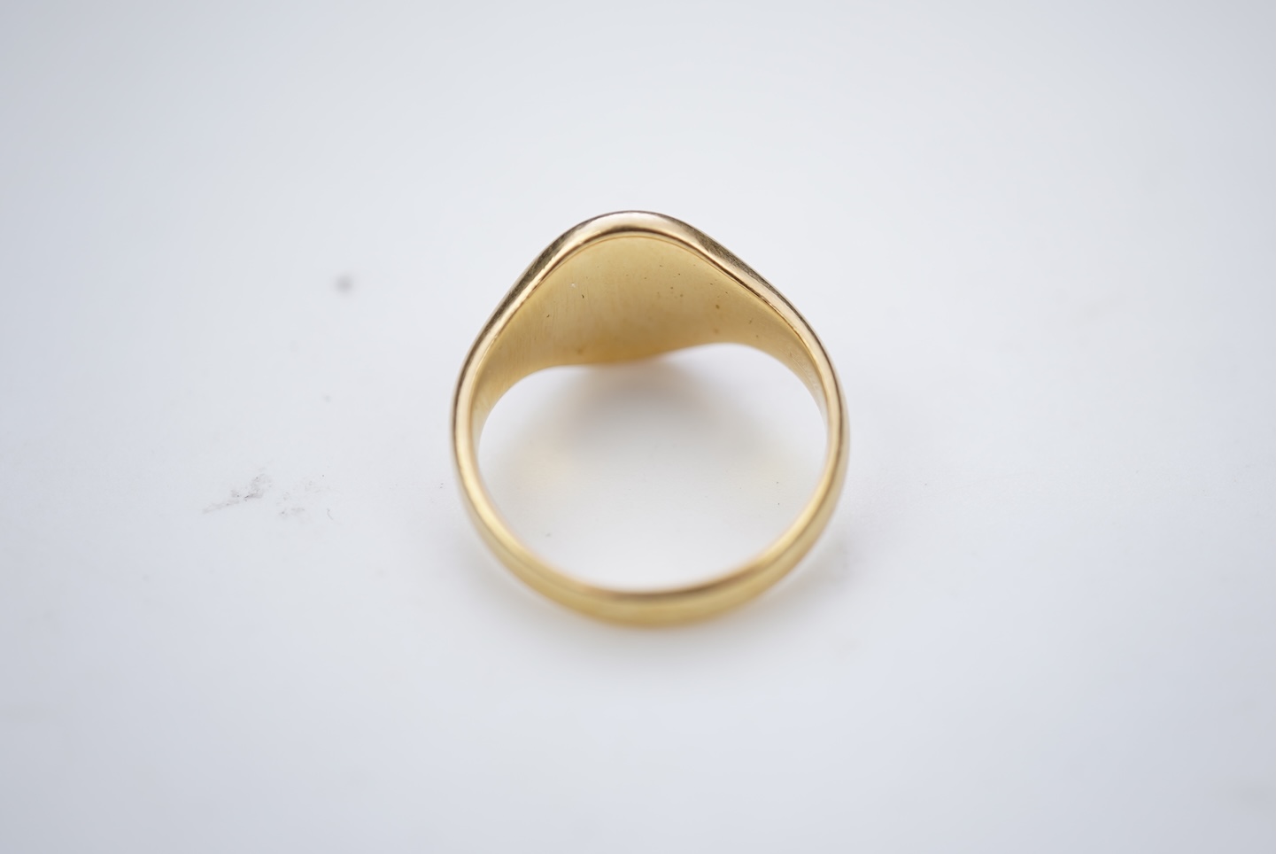 An 18ct gold signet ring, circa 1929